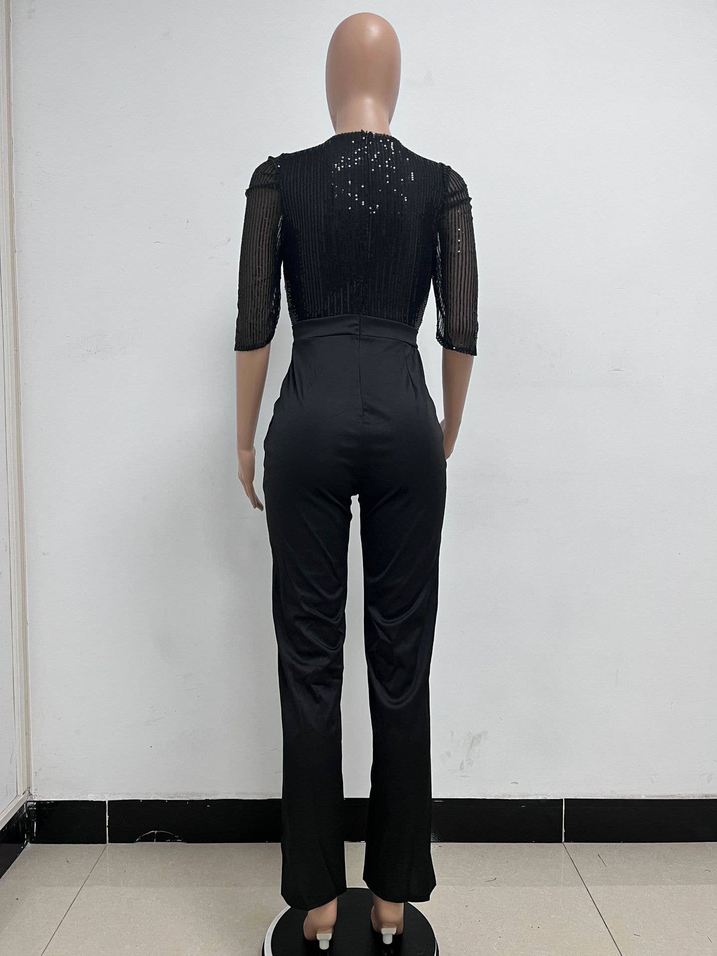 Round-neck,high-waisted sequined jumpsuit
