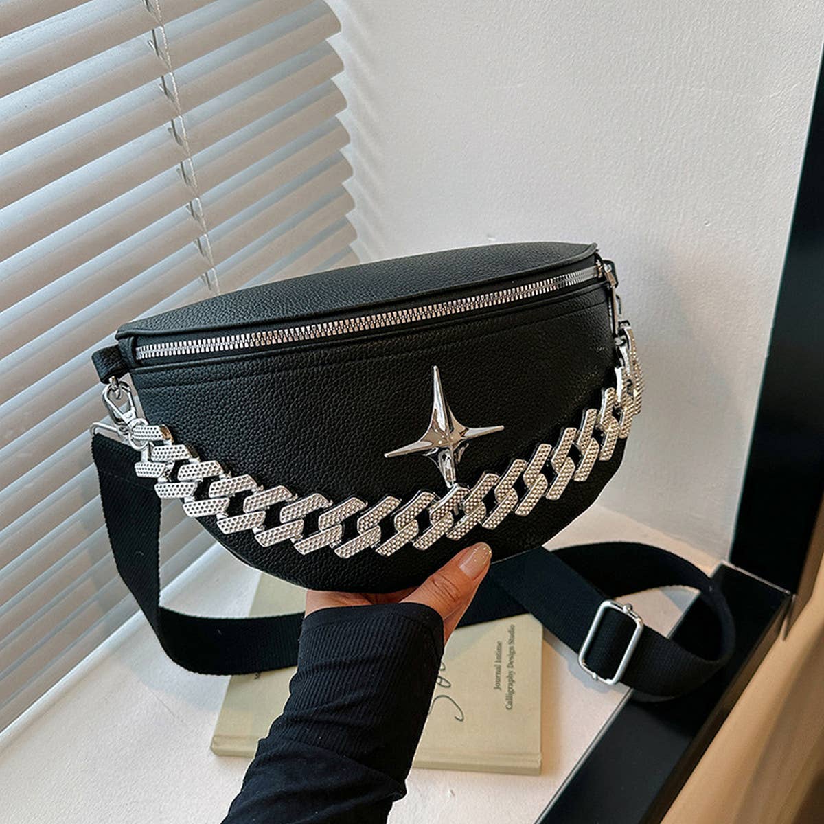 BELT BAG , CROSSBODY BAG SUMMER WITH CHUNKY CHAIN_CWAB2067