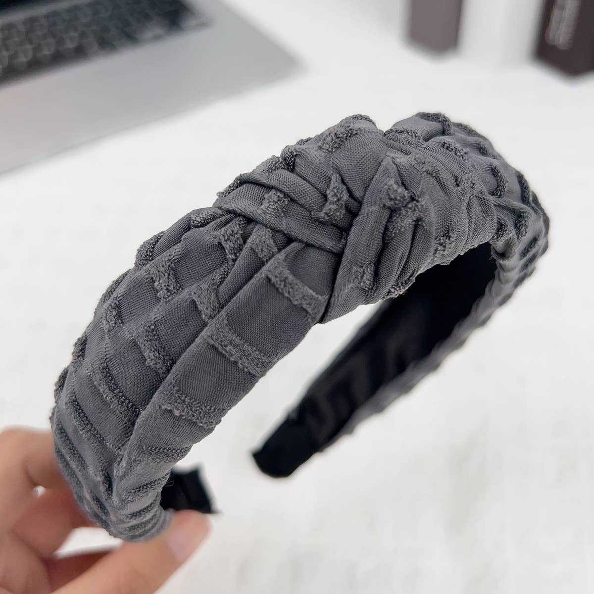 Solid cross-knotted wide-edge pressed hair band