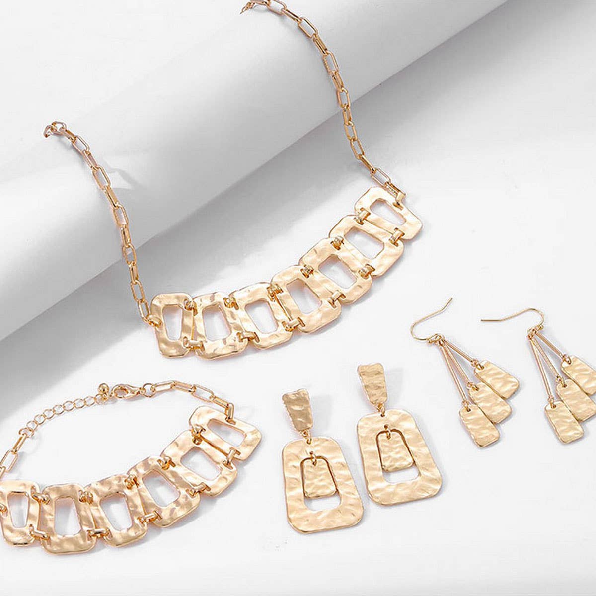 BOHEMIAN VINTAGE EARRINGS AND NECKLACE SET_CWAJE2924