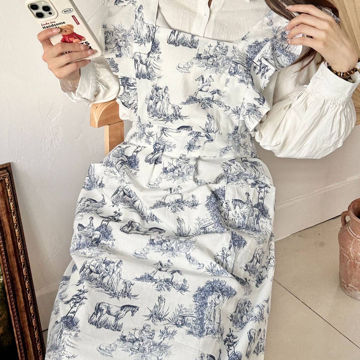 LANDSCAPE PAINTING OF RUFFLED NUMB APRON