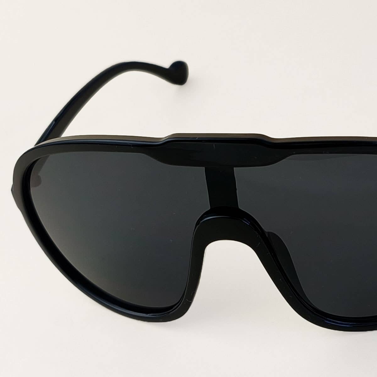 OVERSIZED FRAME ONE-PIECE SUNGLASSES UNISEX_CWASG0282