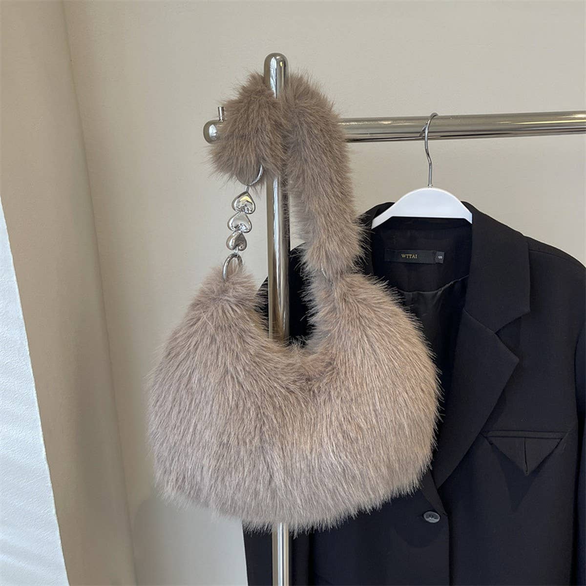 WINTER HANDBAG PLUSH SHOULDER DUMPLING BAG_CWAB3970