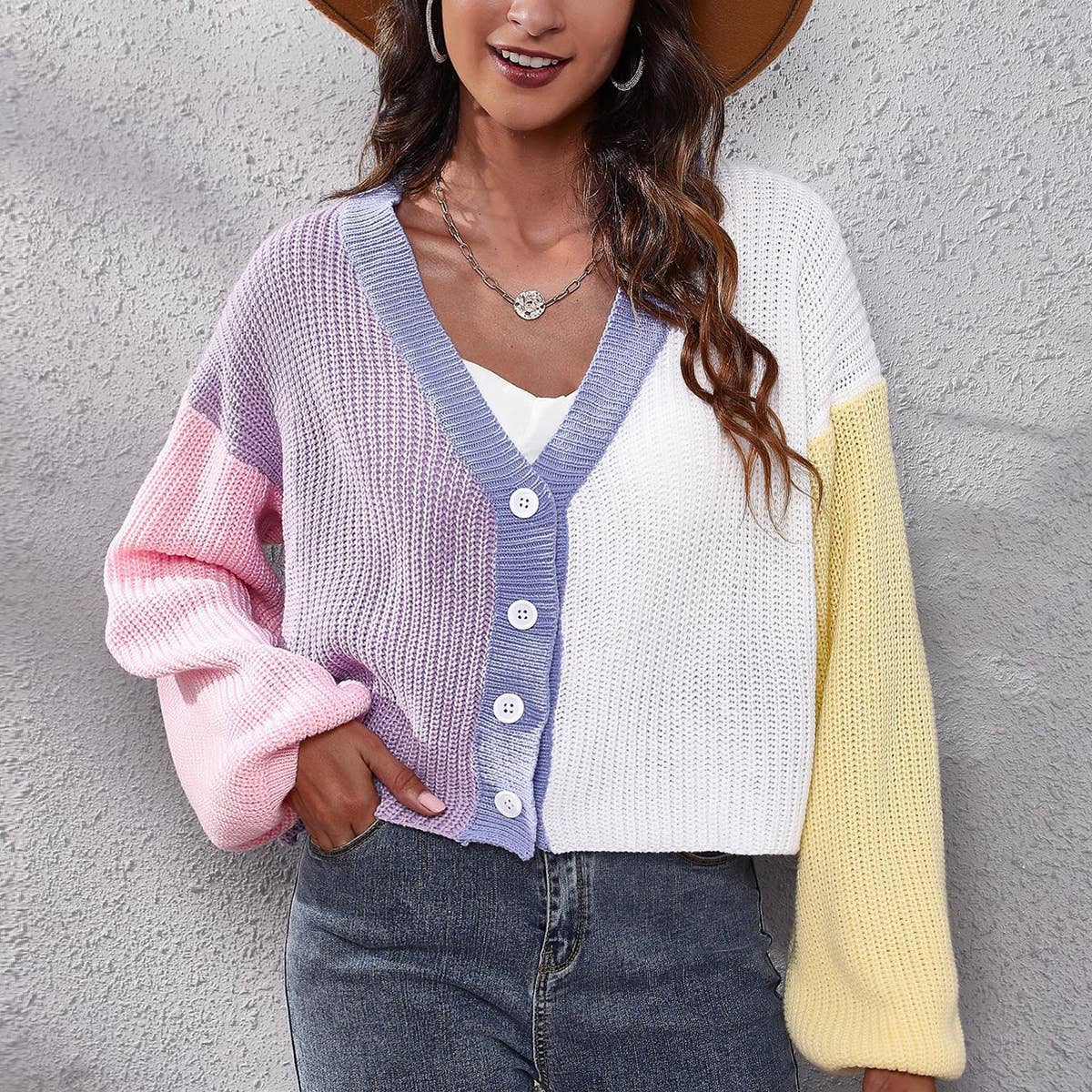 Knitted cardigan with colored lantern sleeves