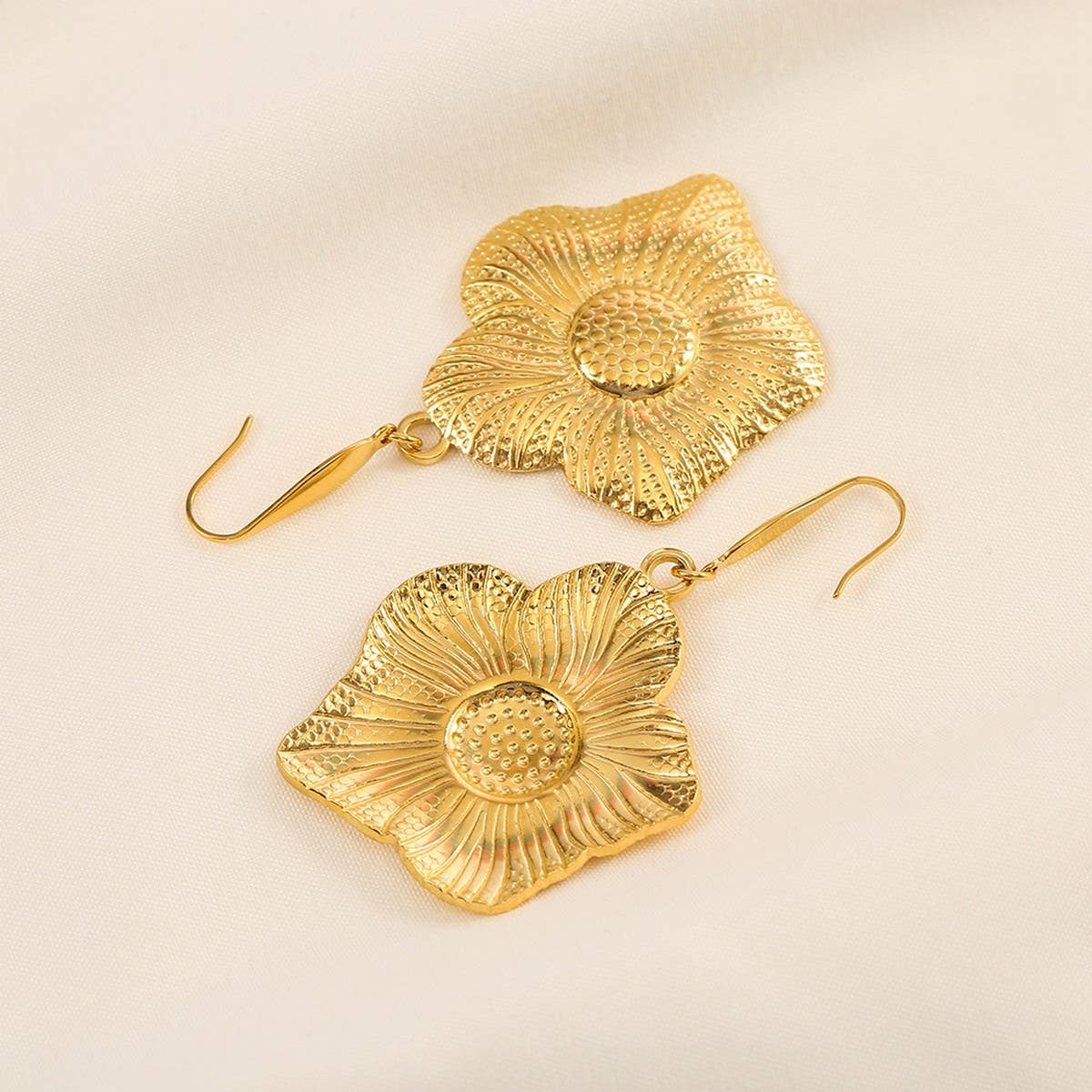 18K Stainless Steel Petal Sunflower Stud Earrings_CWMM8908