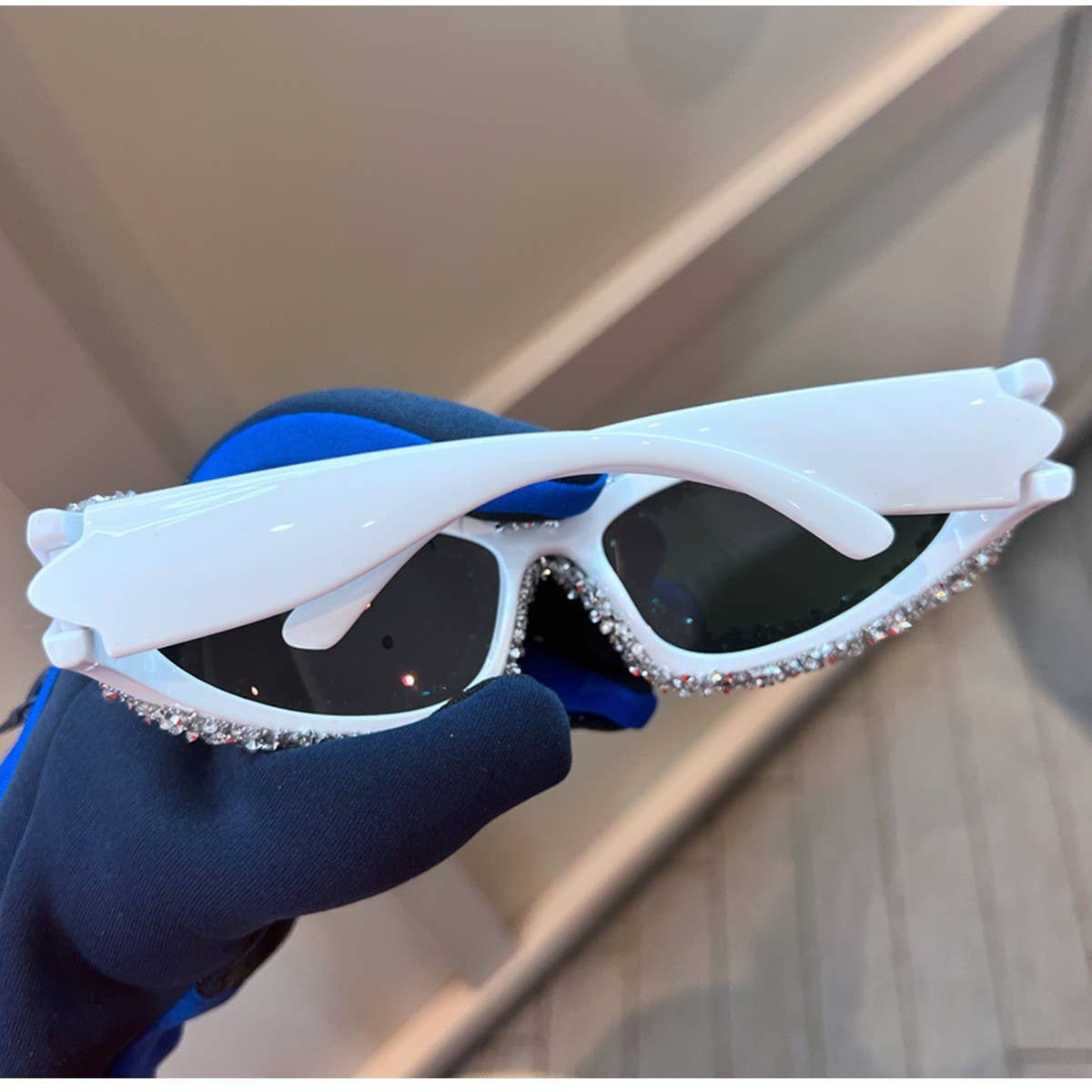 SPORTY CAT-EYE DIAMOND SUNGLASSES_CWASG0803