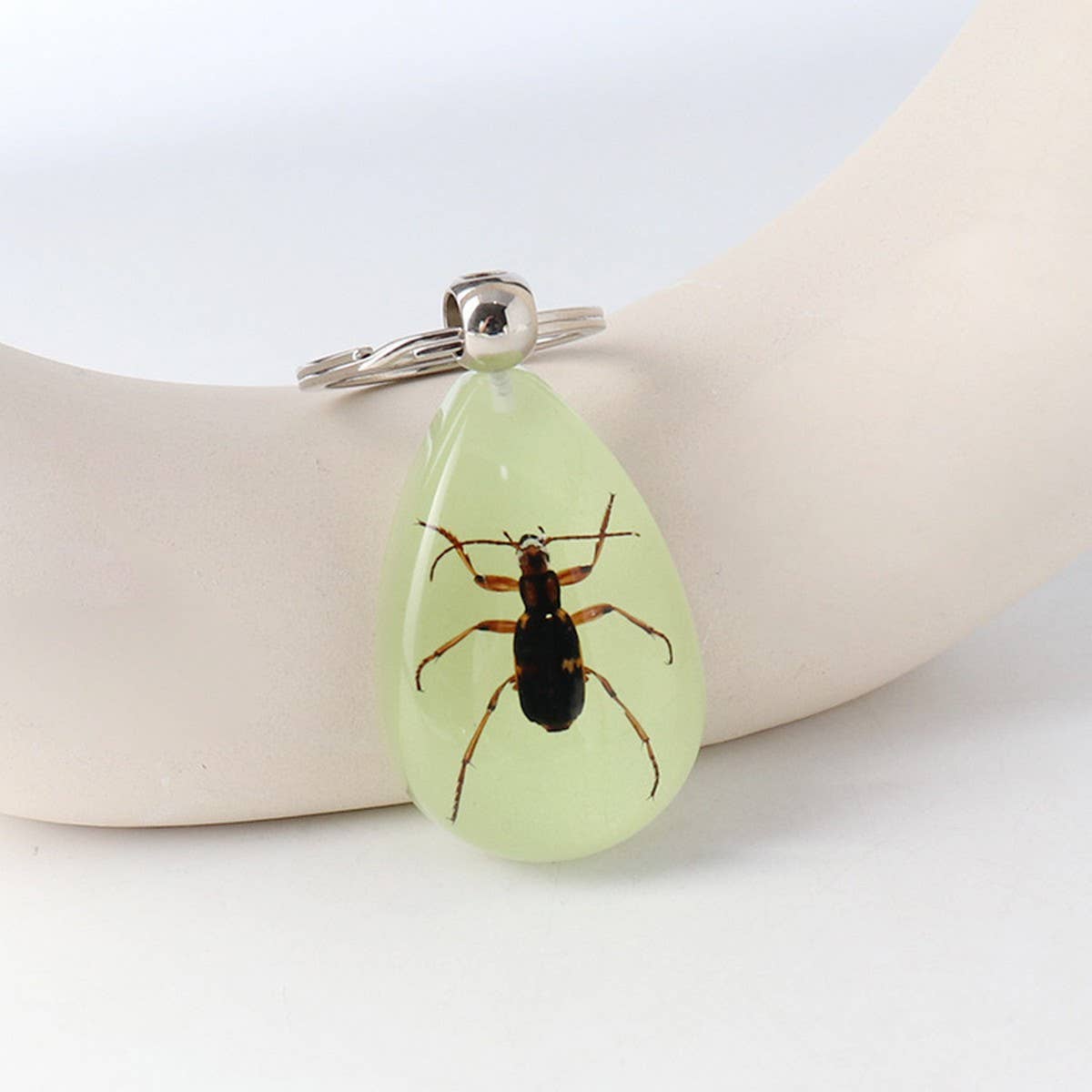 AMBER GLOW-IN-THE-DARK INSECT KEYCHAIN PENDANT_CWMM3698