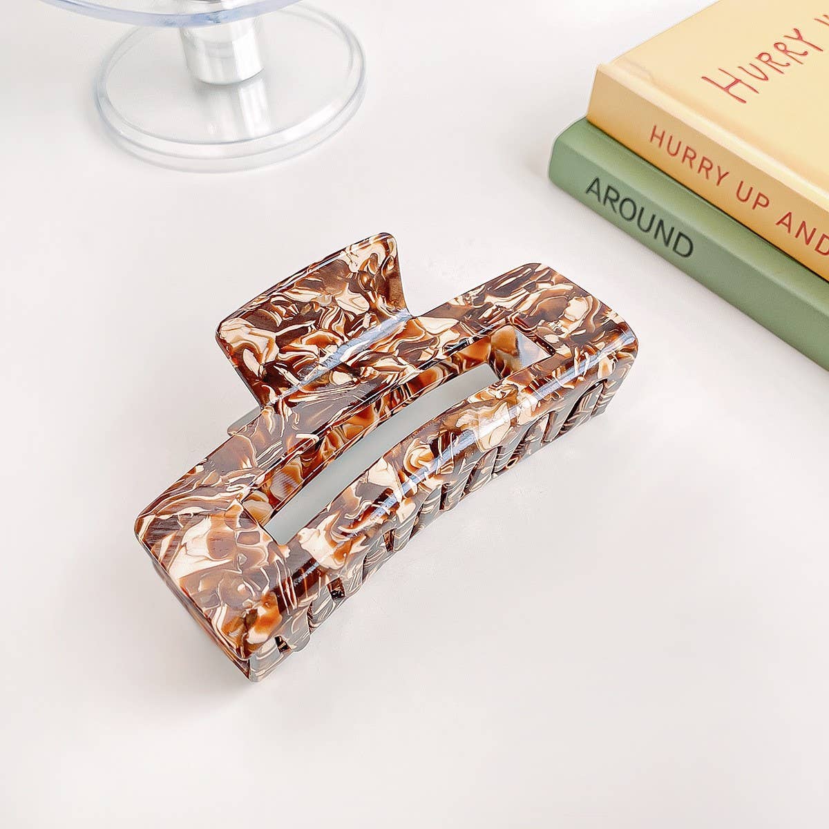 Retro and high-end acetate leopard hair clippers