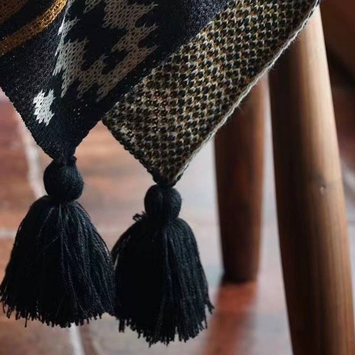 KNITTED GEOMETRIC STRIPE SOFA BLANKET