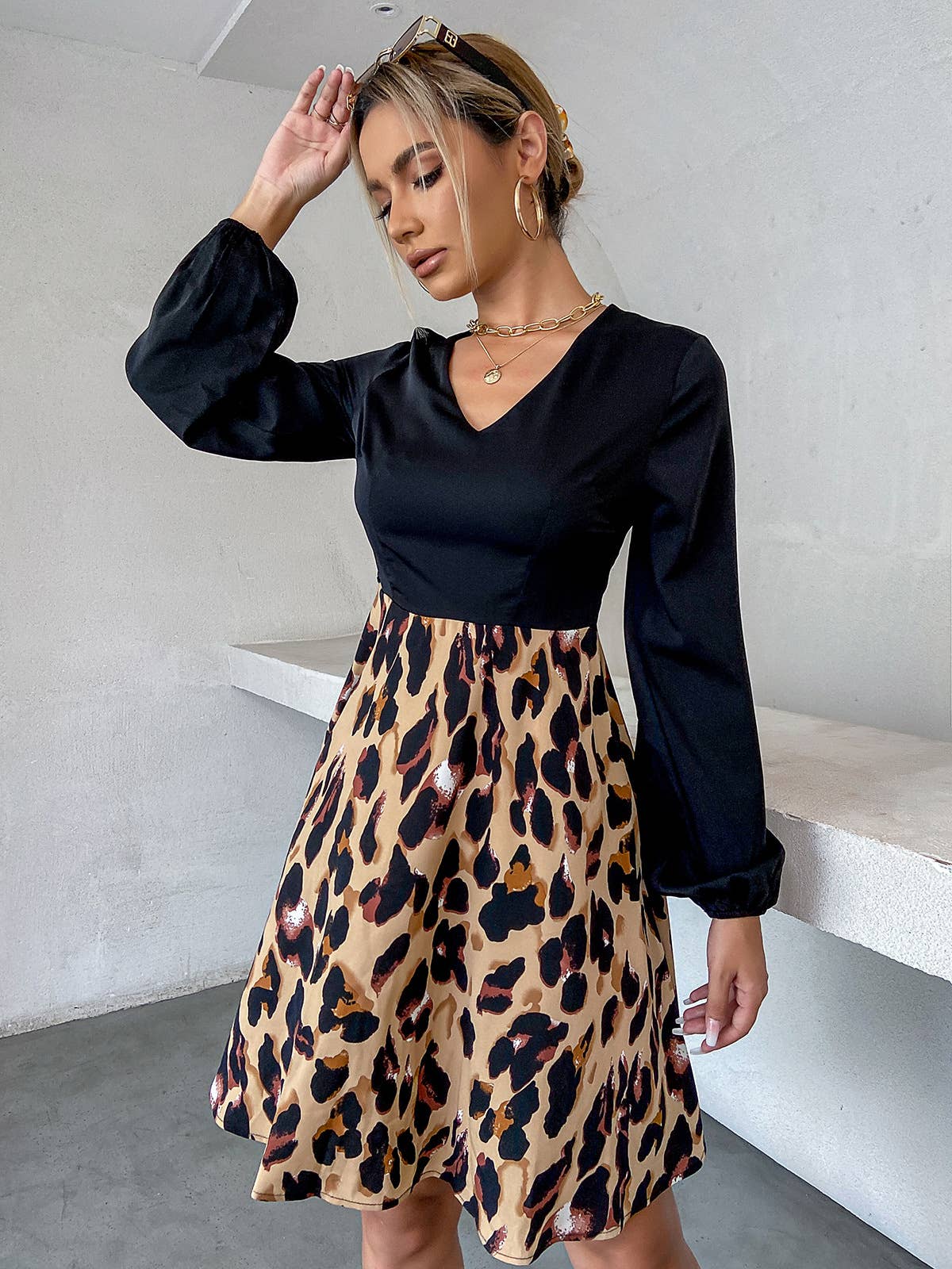 LEOPARD PRINT LANTERN SLEEVE V-NECK SLIM-FIT DRESS