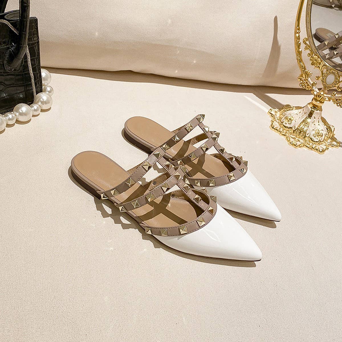 FASHIONABLE POINTED FLAT SOLE SANDALS