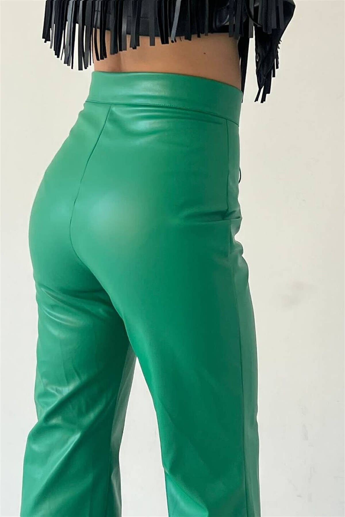 FIT HOTTIE FLARES WITH HIGH-WAISTED LEATHER PANTS