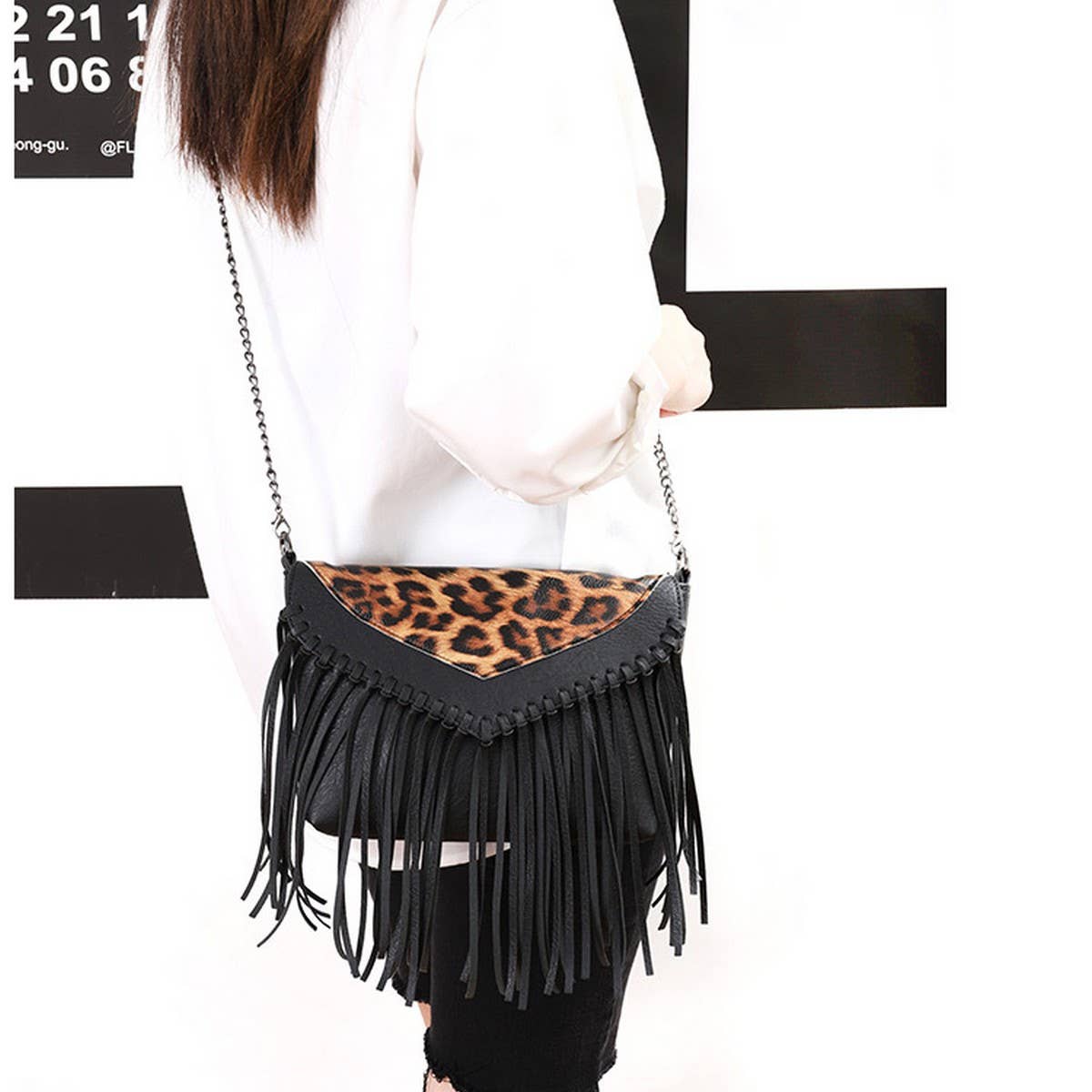 CWAB4565_LEOPARD PRINT TASSEL CHAIN SHOULDER BAG