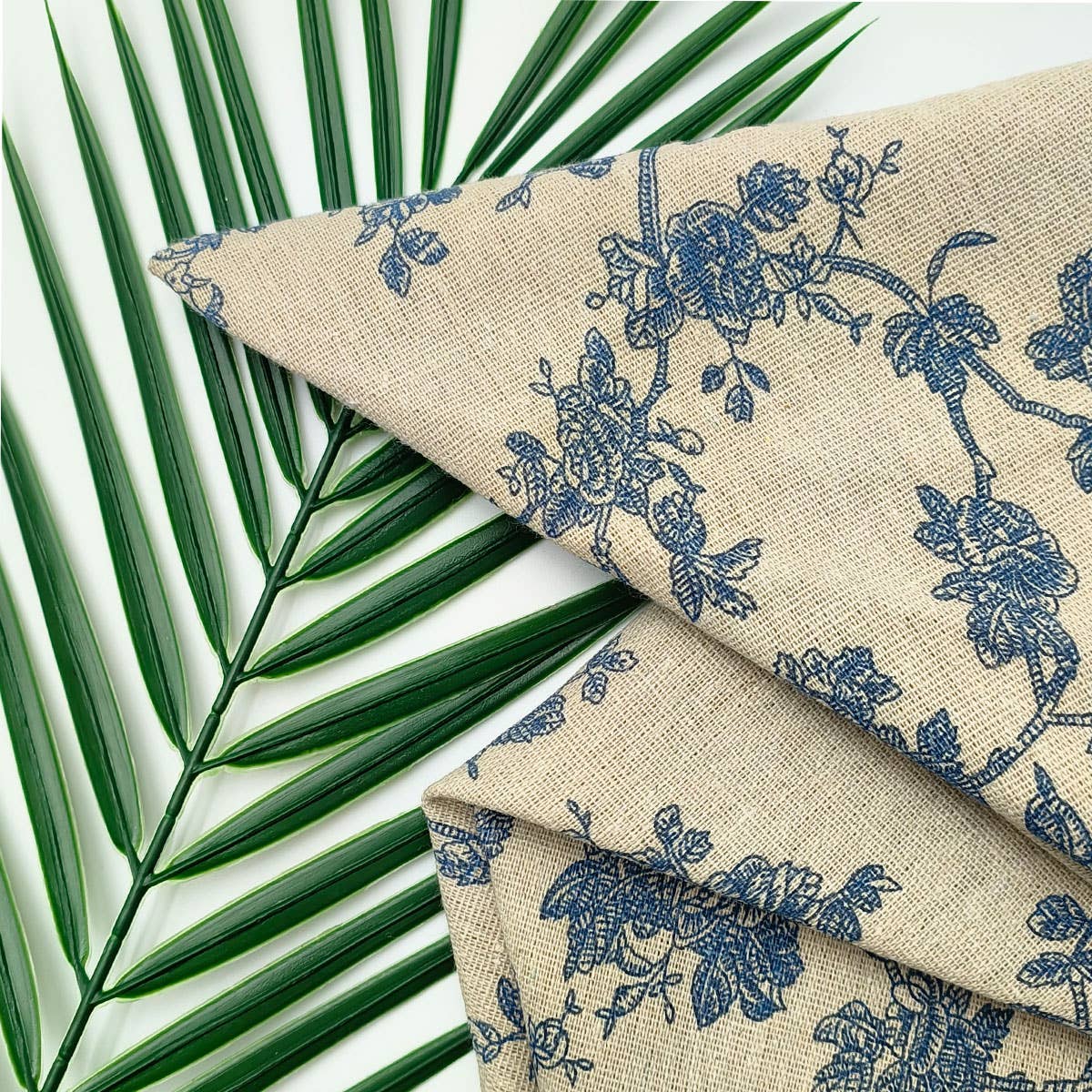 VINTAGE BLUE ROSE PRINT TABLECLOTH