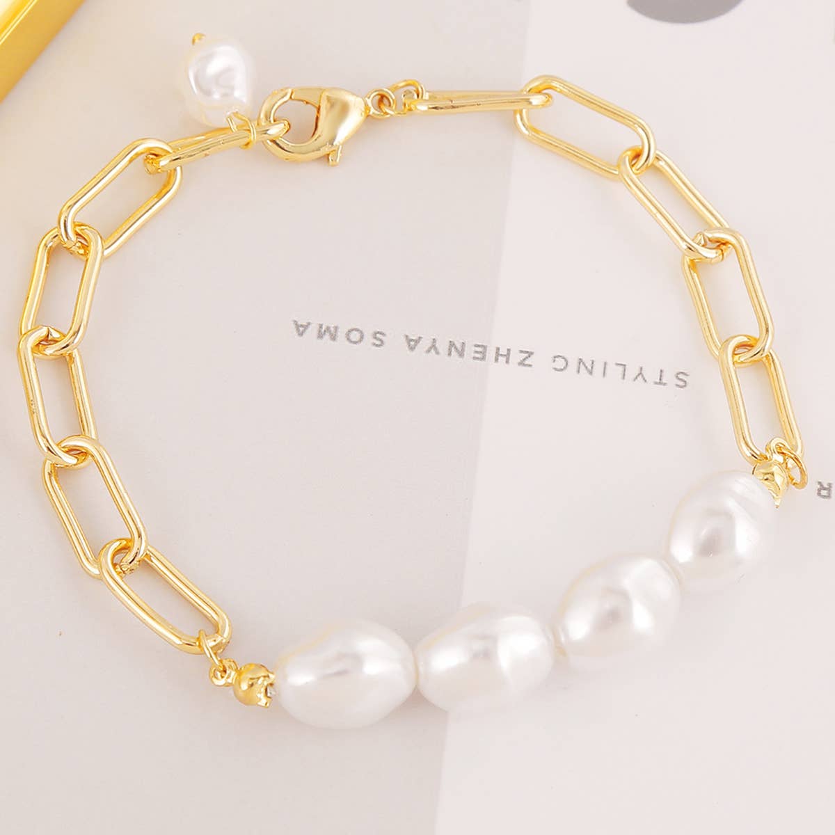 PEARL CHARM BEADED BRACELET_CWAJE0454