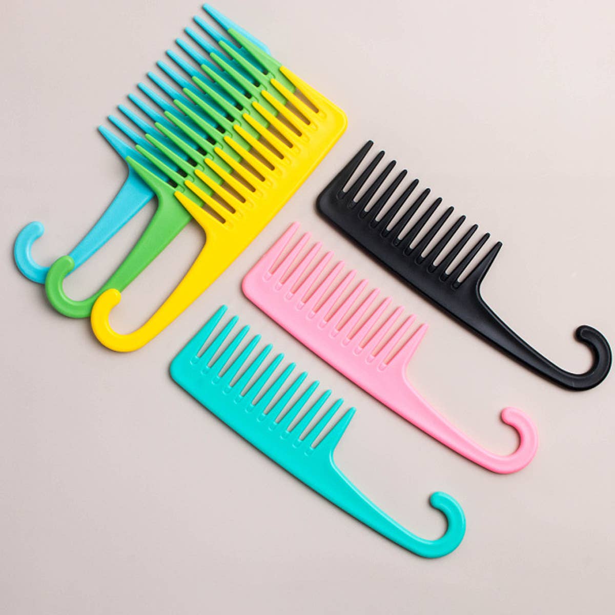 NEW WIDE-TOOTH CURVED HOOK COMB_CWMM0910