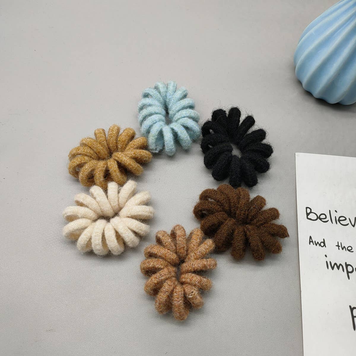 VERSATILE AND REFRESHING KNITTED HAIR TIE