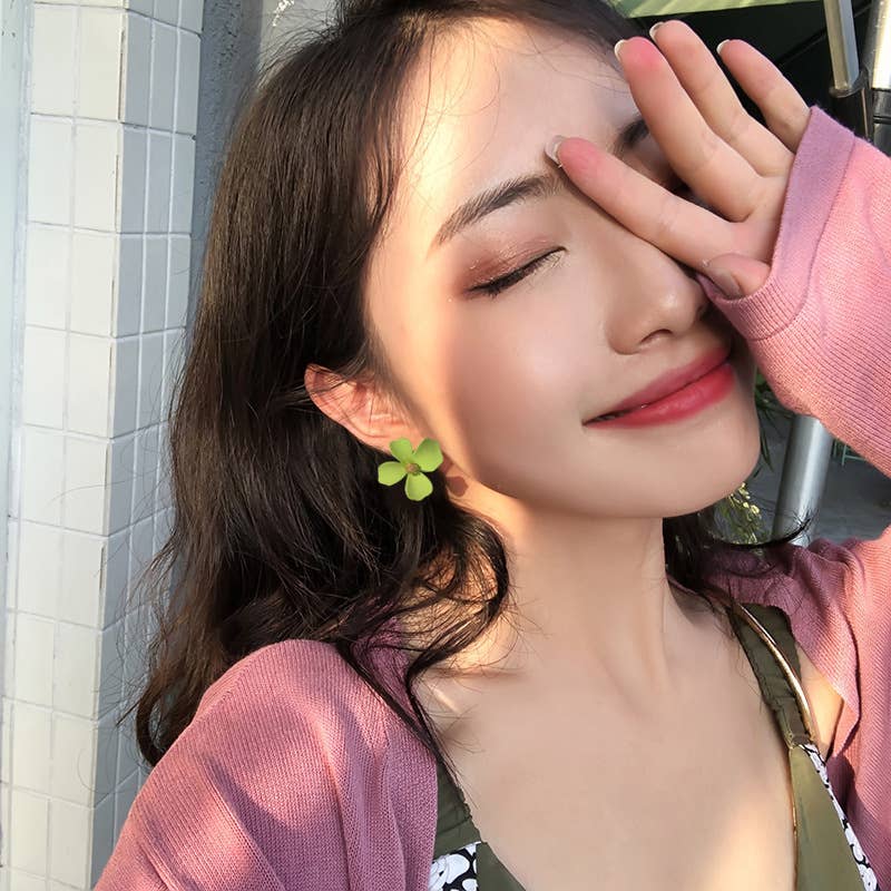 Multicolored irregular four-petal stud earrings