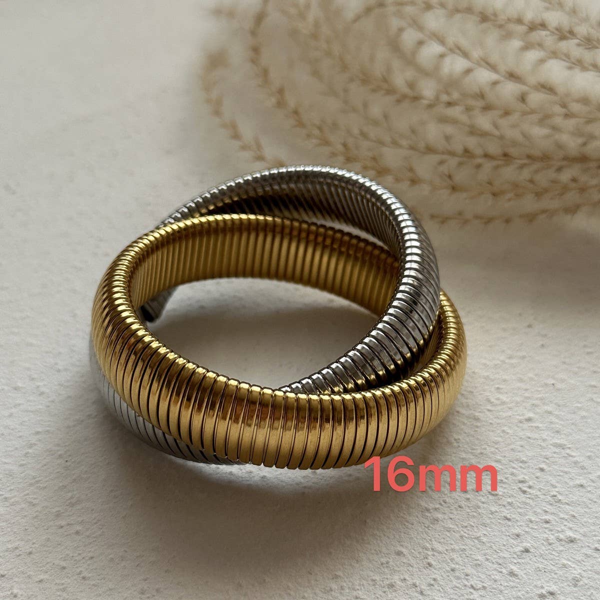 FASHIONABLE SMOOTH SPRING BRACELET FOR WOMEN