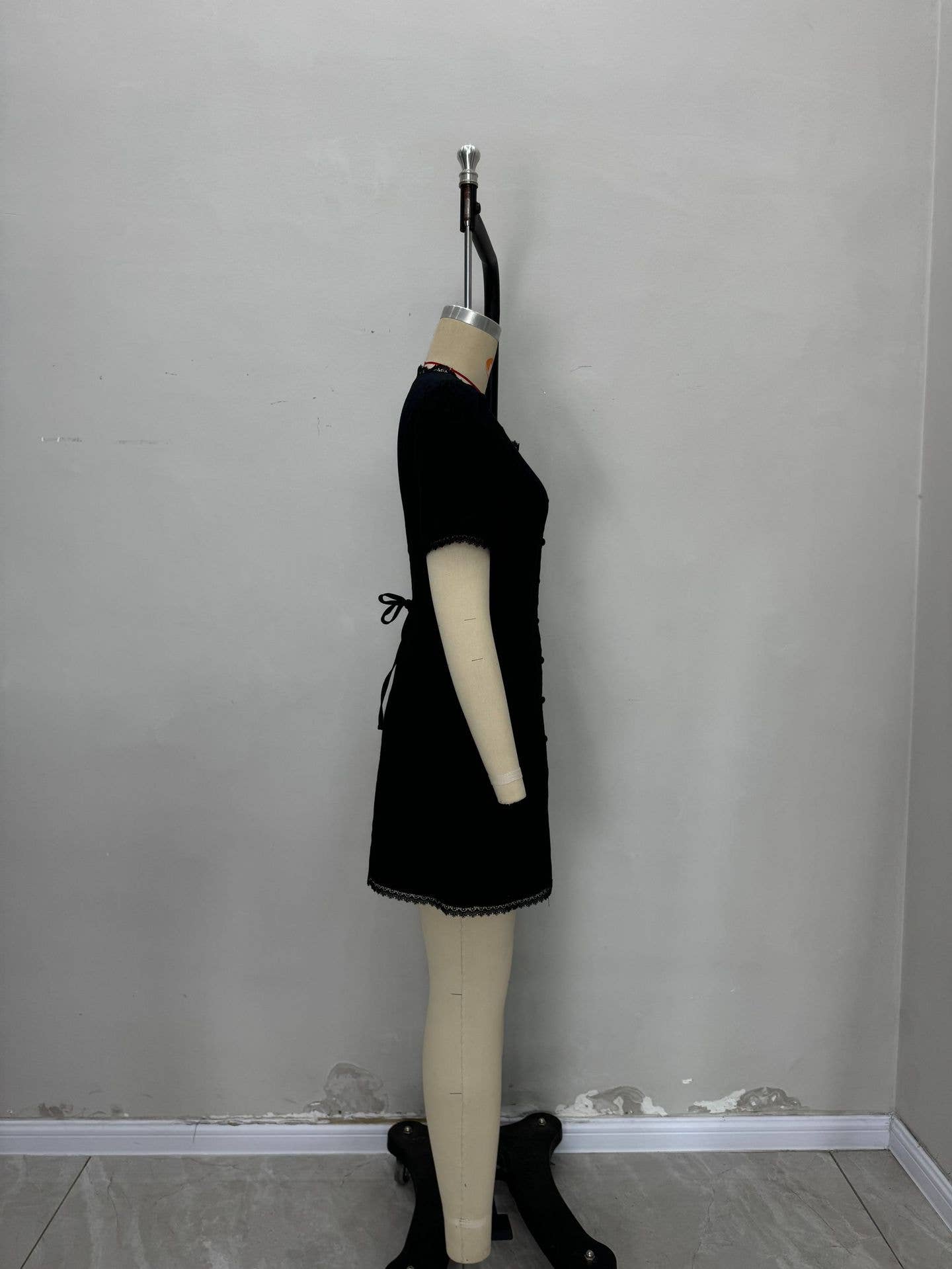 Square-neck single-breasted cinched-waist dress