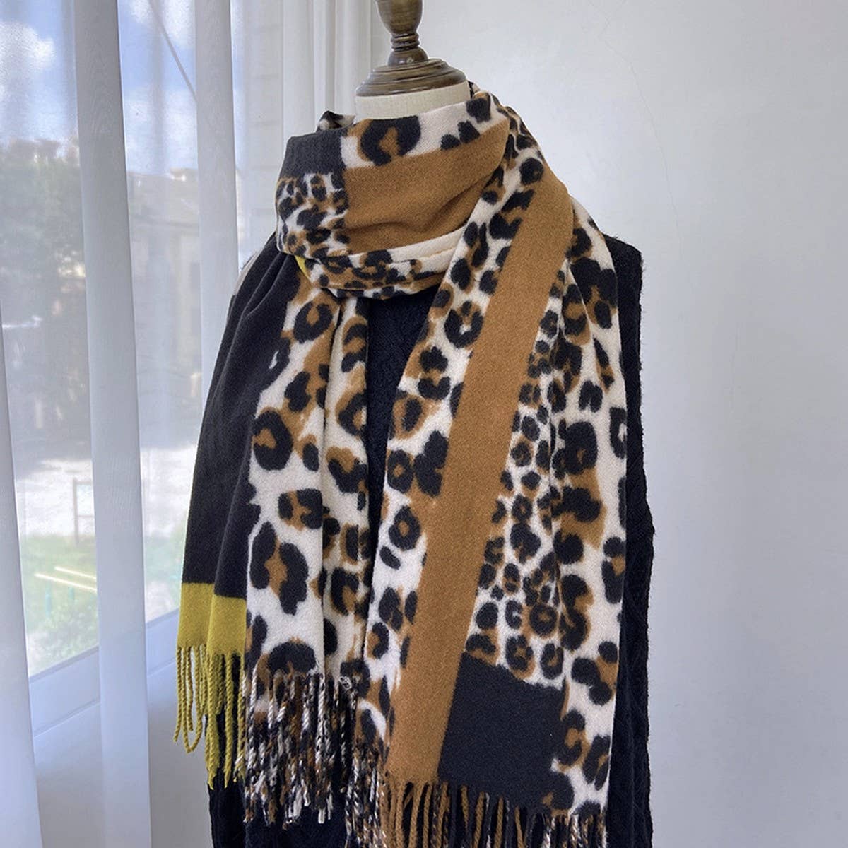 Leopard Colorblock Scarf ? Warm Tassel Winter Wrap