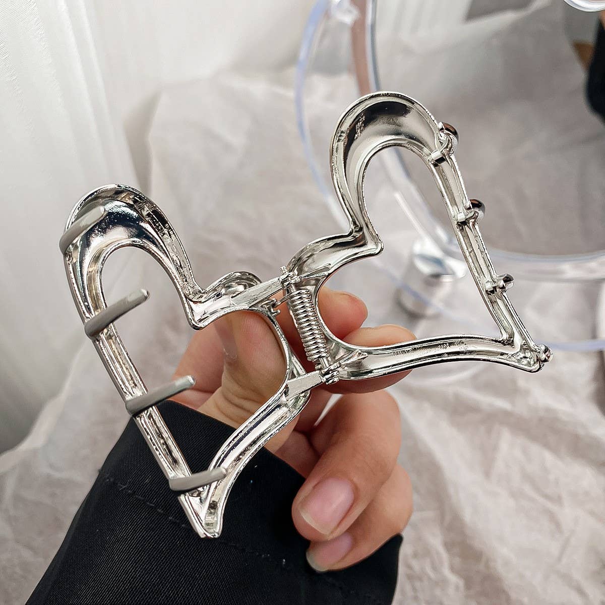 BRIGHT SURFACE HEART-SHAPED METAL MINI HAIRPIN_CWAHA0726