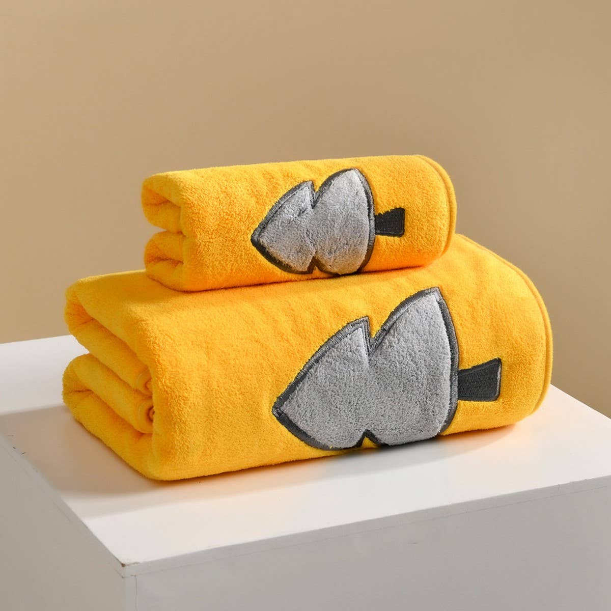 EMBROIDERED CORAL FLEECE ABSORBENT BATH TOWEL