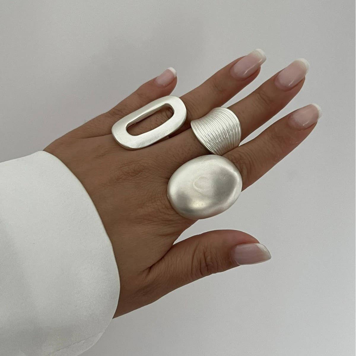 MINIMALIST ELASTIC ADJUSTMENT FLOWER ALLOY RING