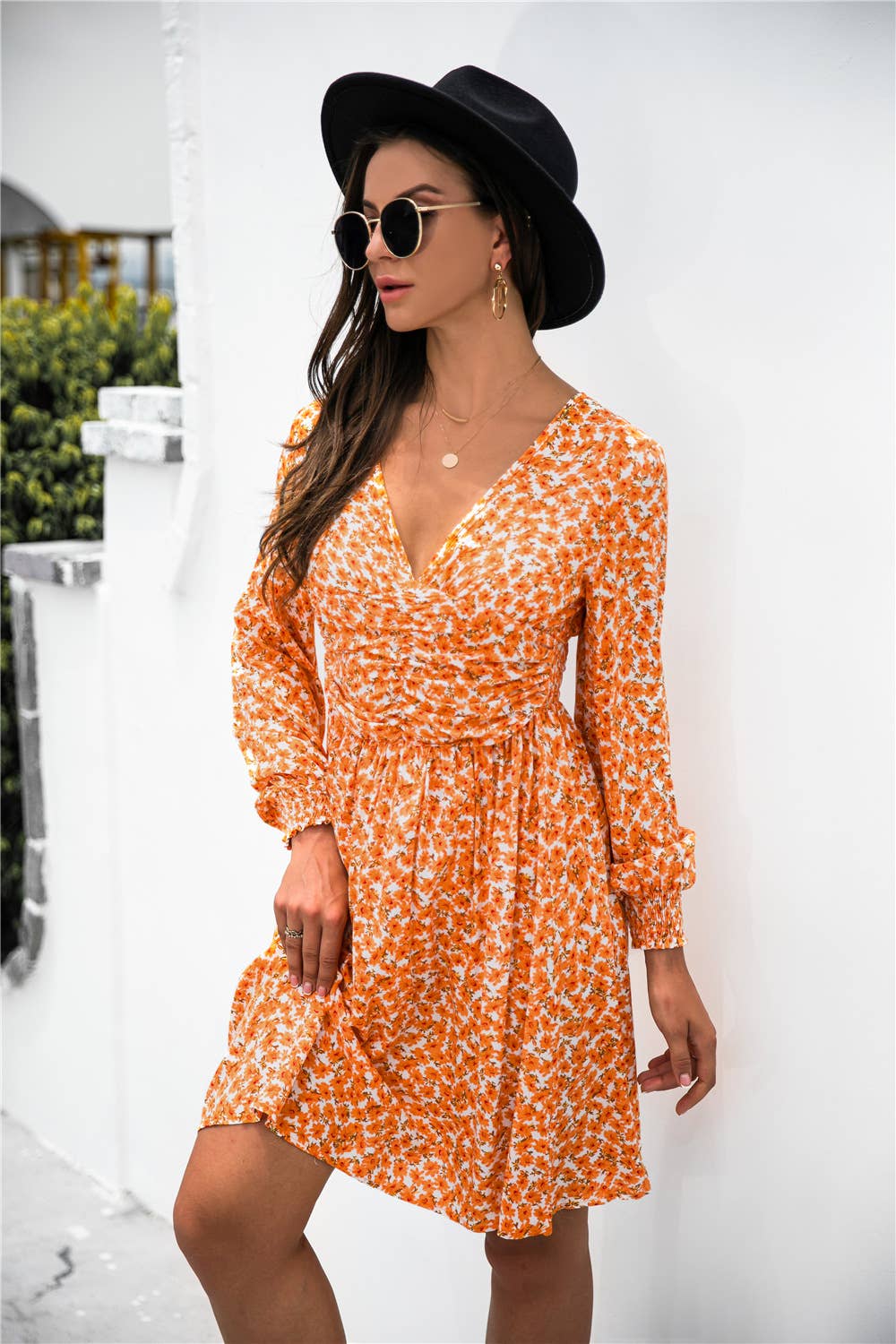 V-NECK LONG-SLEEVED PINCHED WAIST SHORT DRESS