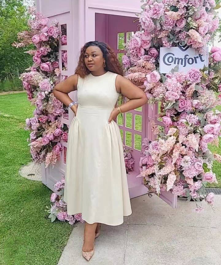 Sleeveless solid-color vest dress with large hem