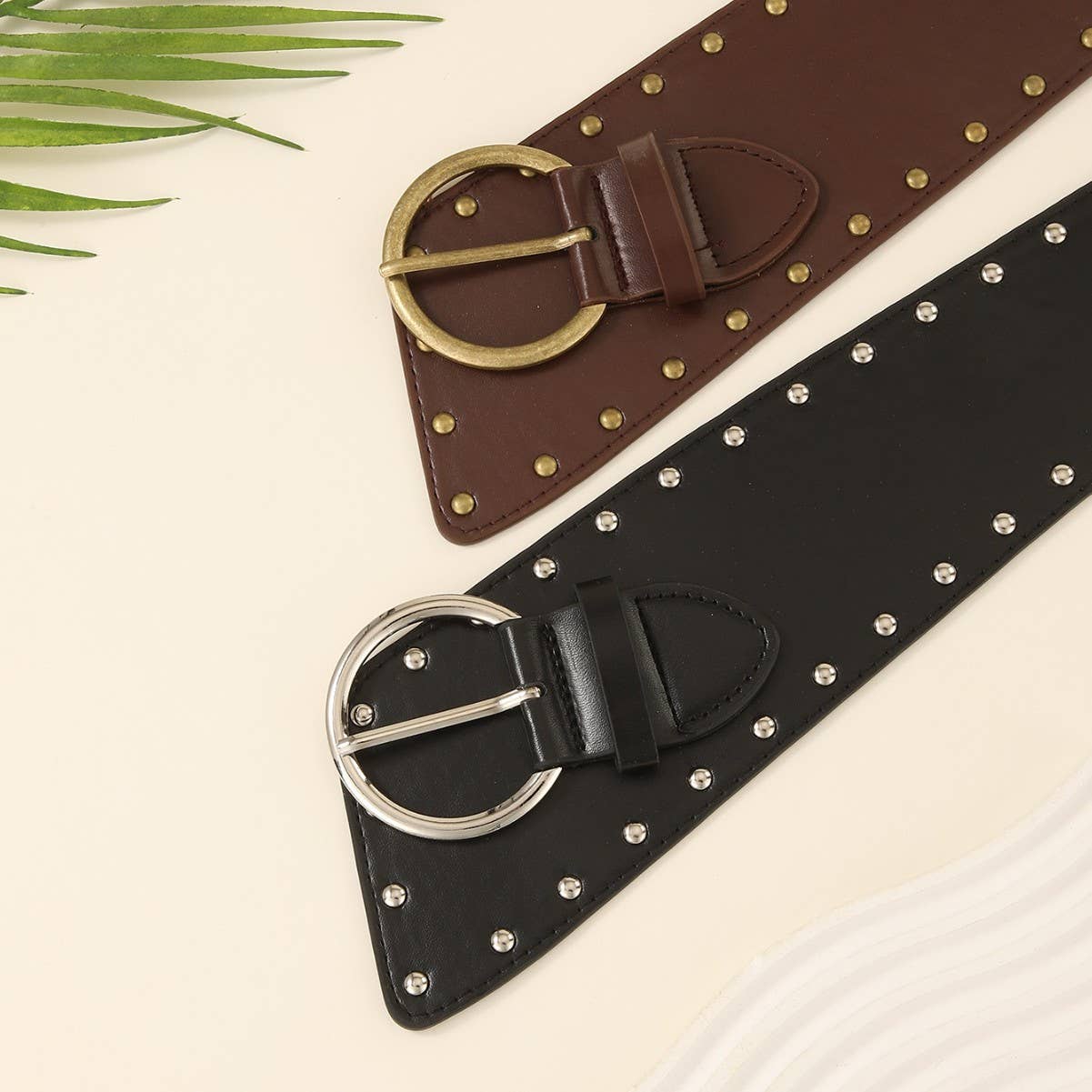 Retro-style personalized rivet belt
