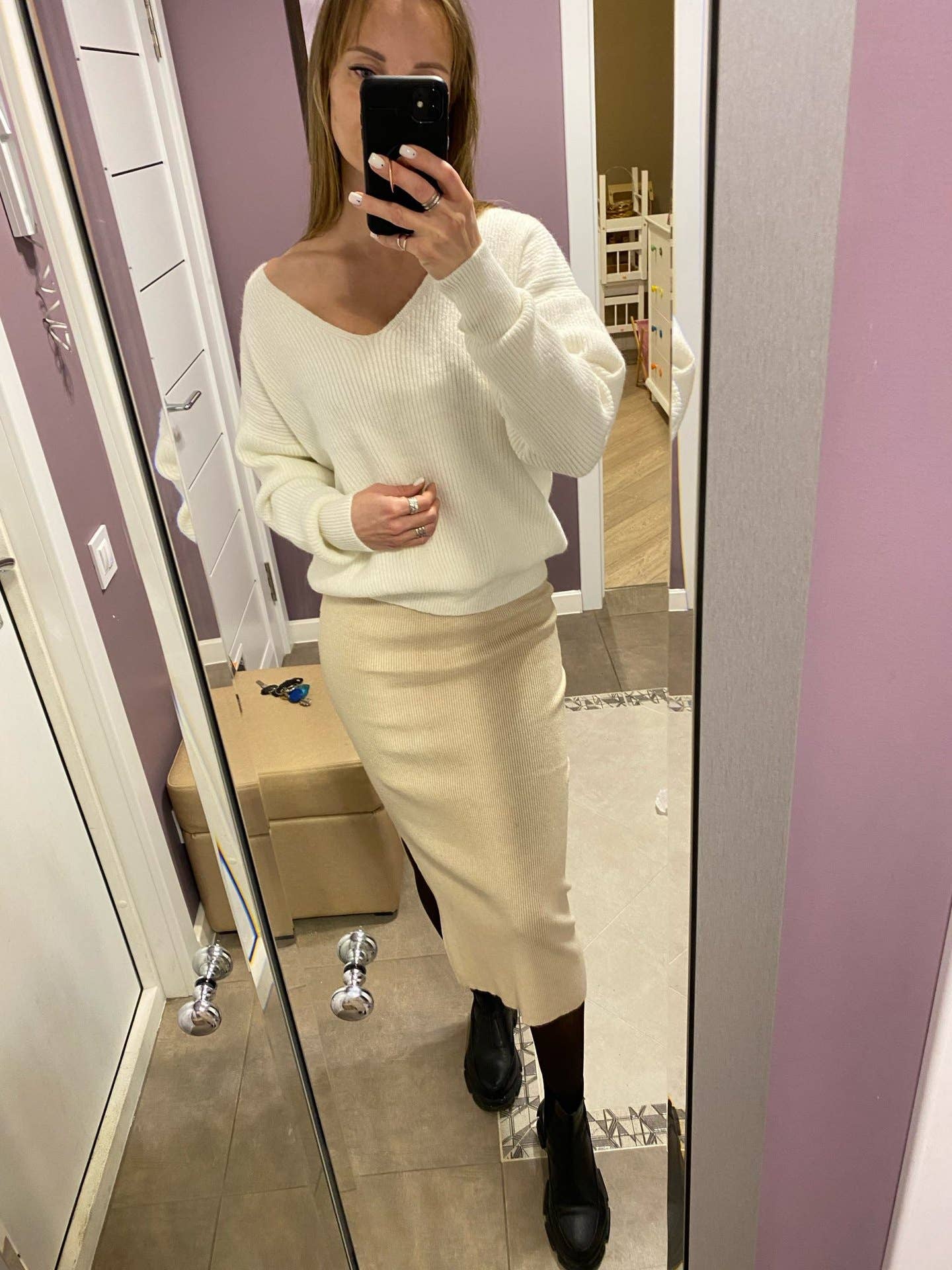 SLOUCHY V-NECK SWEATER WITH THICK LONG SLEEVES