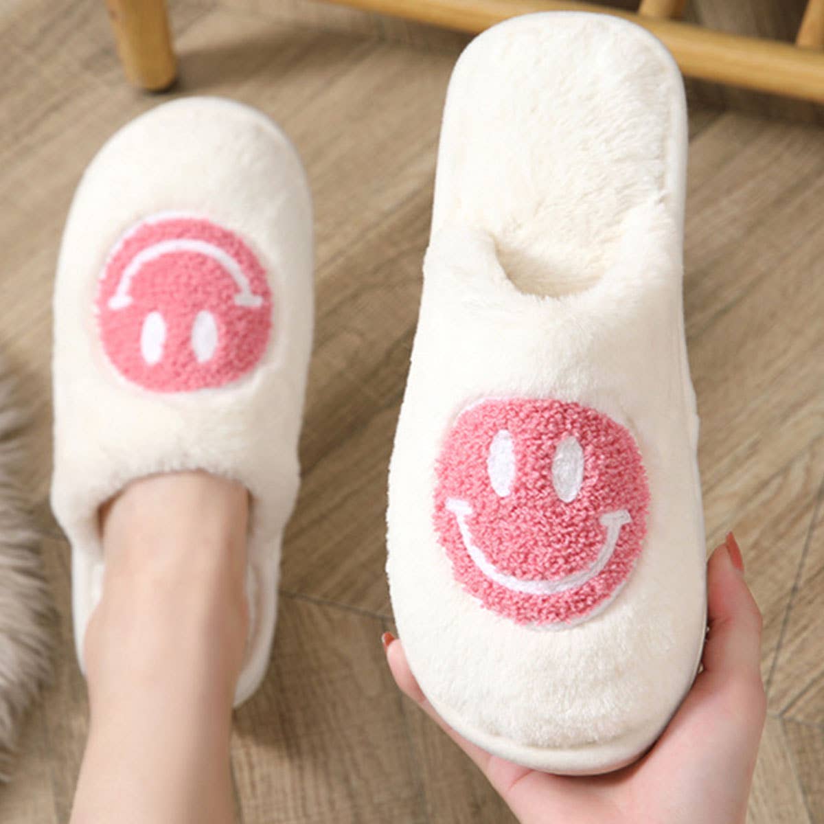 COZY SMILING FACE SLIPPERS FUZZY SLIPPERS WOMEN