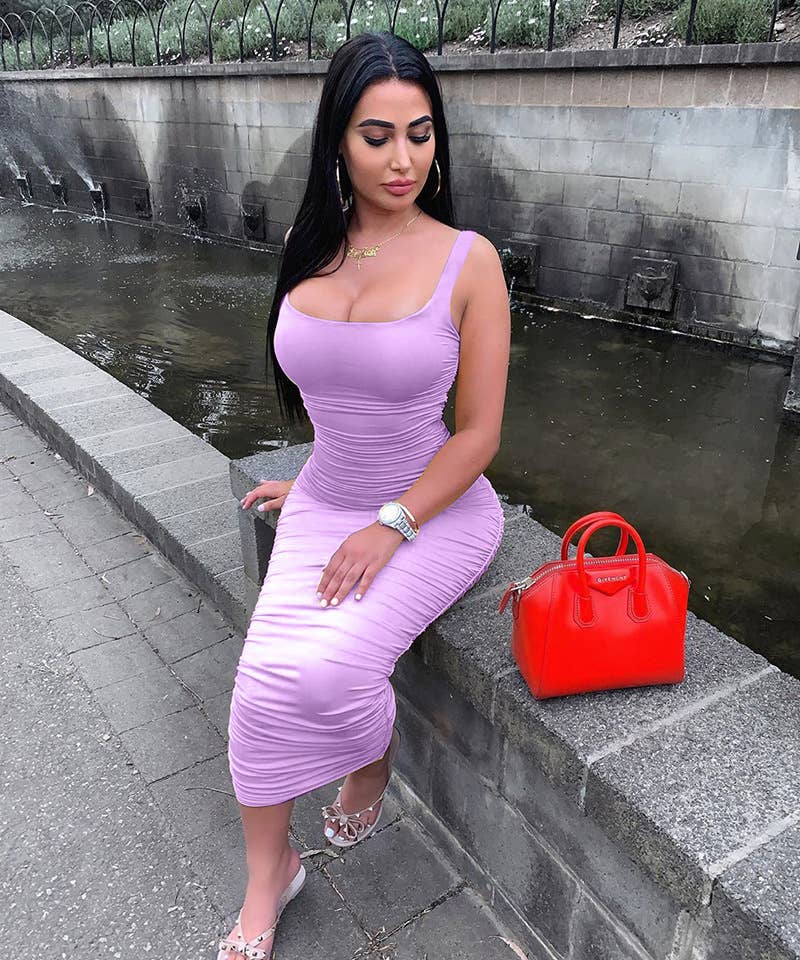 Tight-fitting halter sleeveless pleated dress