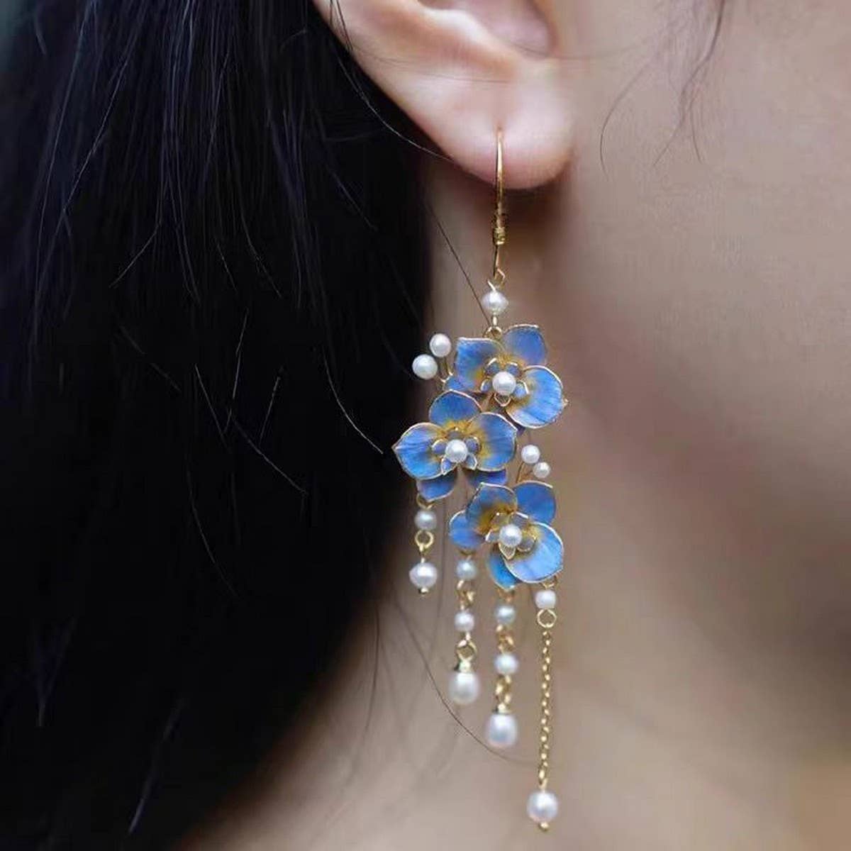 CWAJE4882_SUMMER RETRO PEARL BUTTERFLY TASSEL EARRINGS