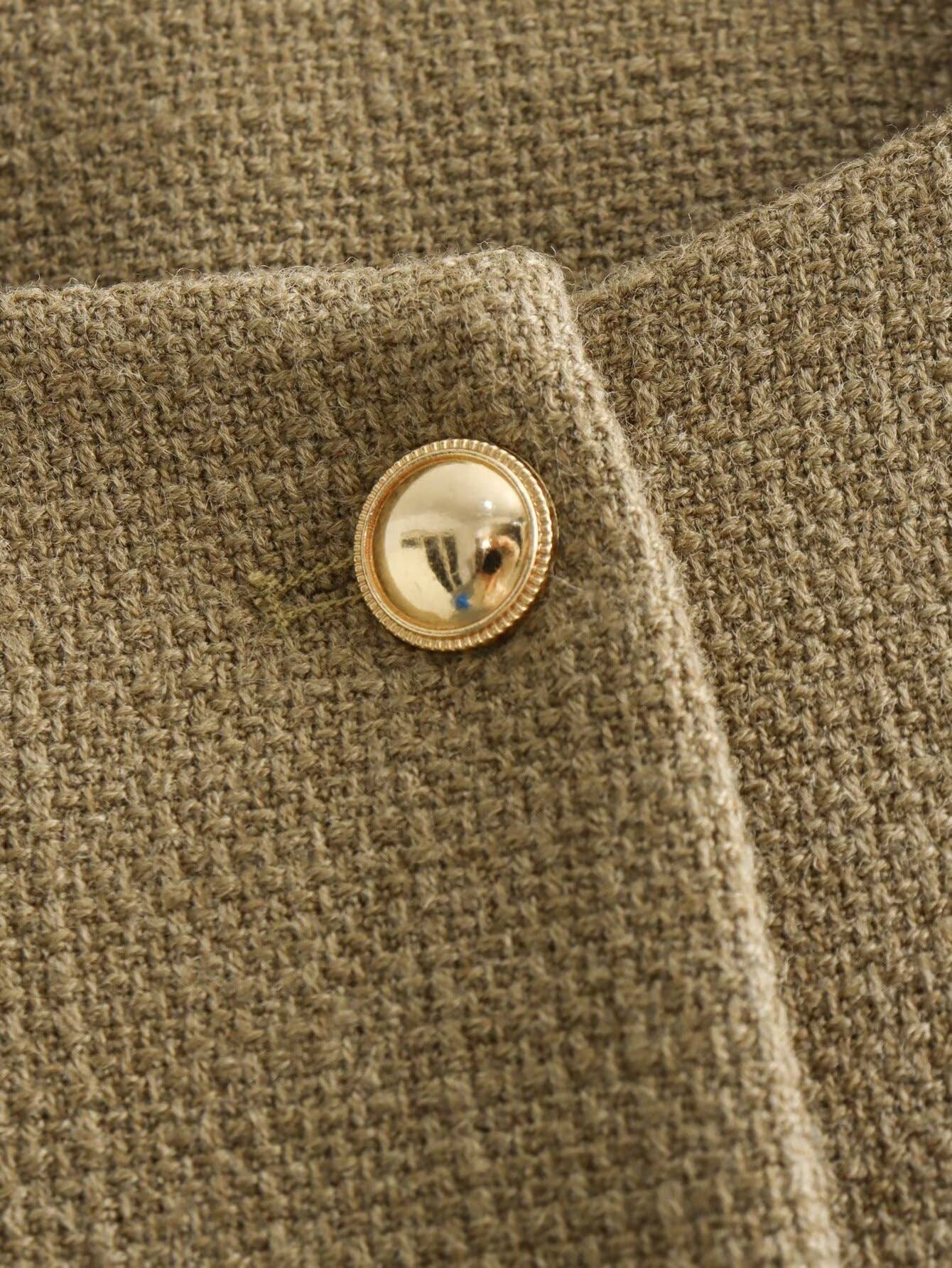 Round neck, loose golden buttons Short jacket