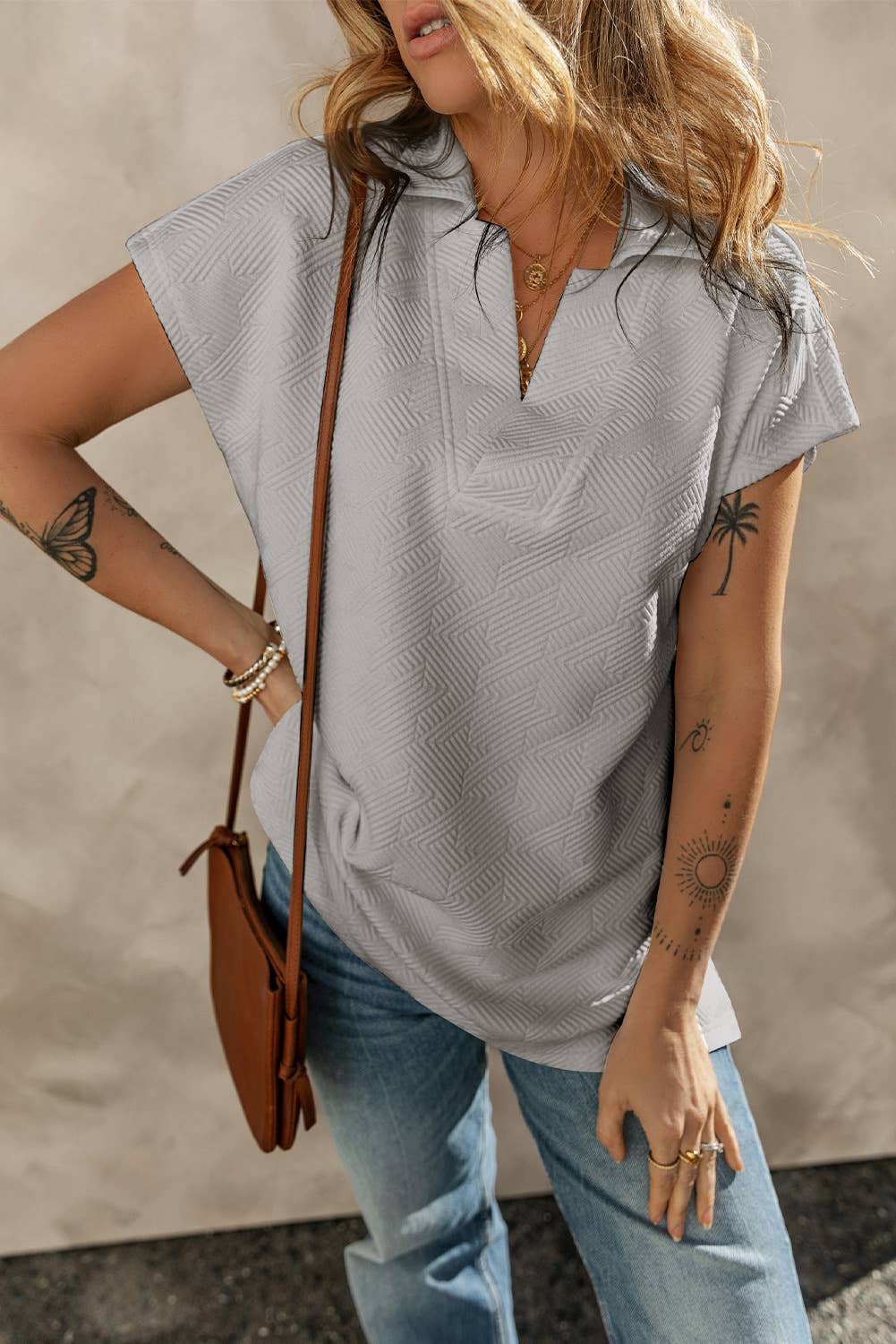 Solid-color V-neck slit short-sleeved T-shirt