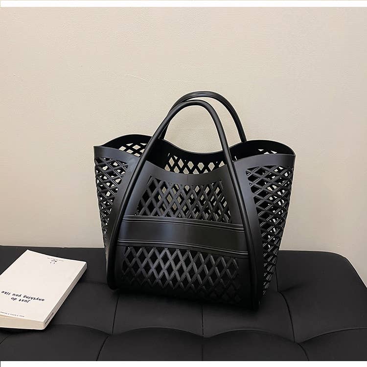 Large-capacity hand-held vegetable basket