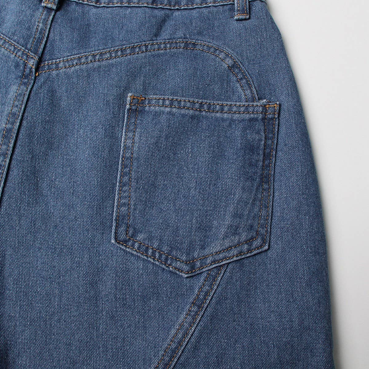 MID RISE STRAIGHT HOLLOW DIAMOND STUDDED JEANS