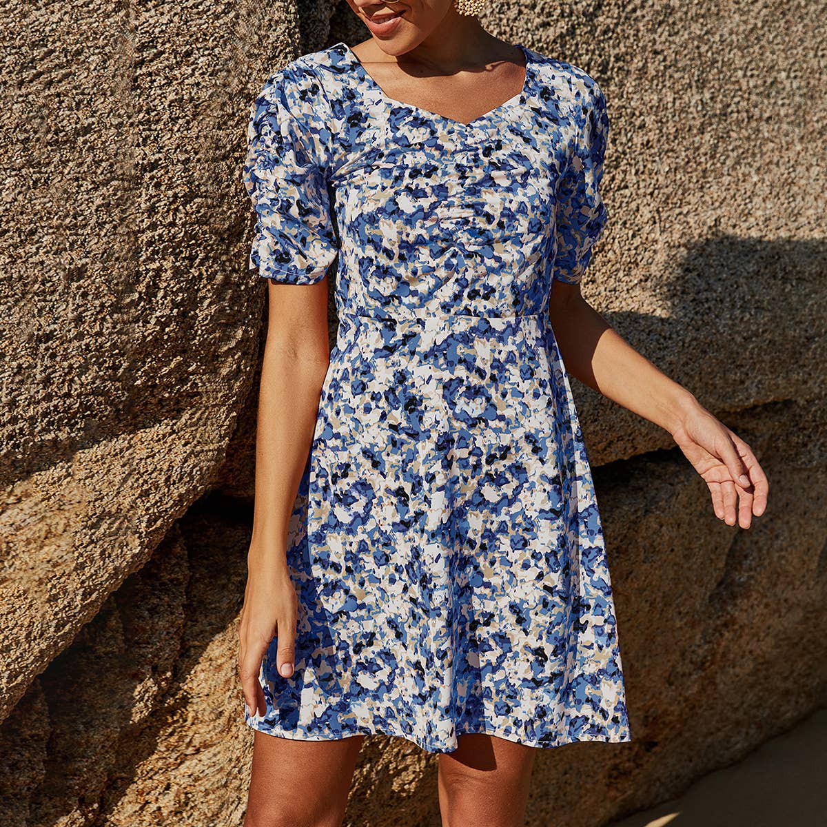 Mid-sleeved, high-waisted A-line dress_CWDSD3397