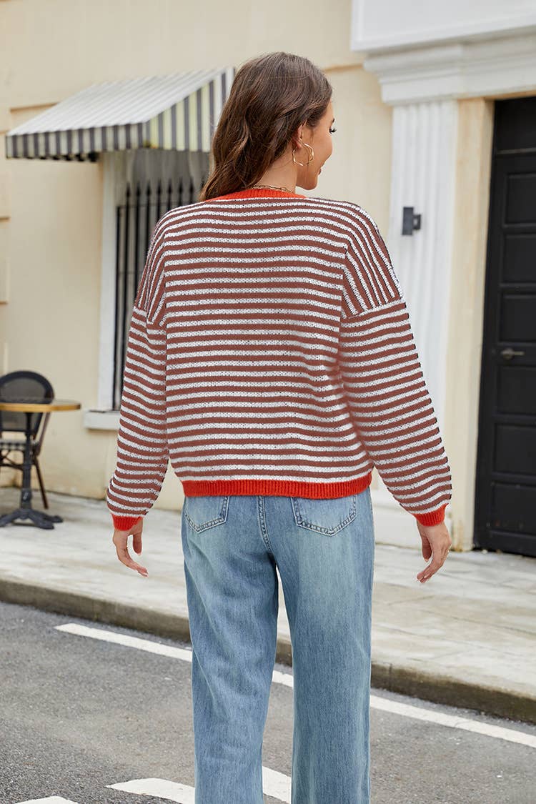 STYLISH CONTRASTING V-NECK KNITWEAR