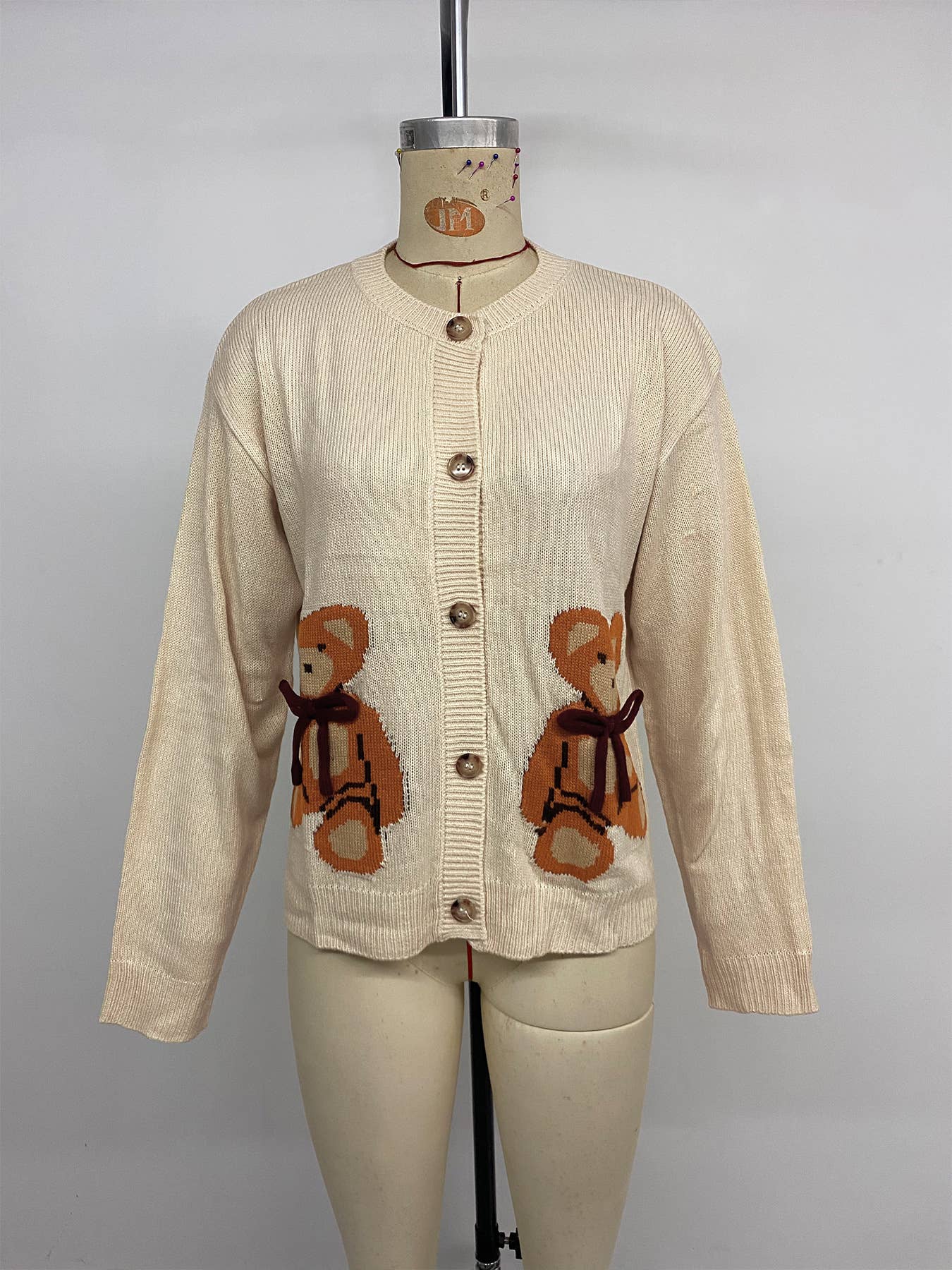 Simple bear jacquard knitted cardigan