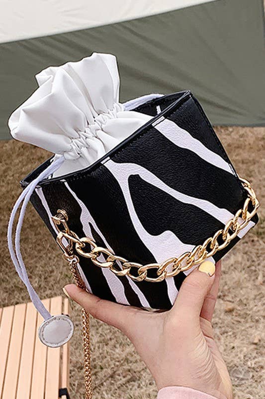 CHAIN SMALL SQUARE BOX BUCKET MAKEUP BAG_CWAB347