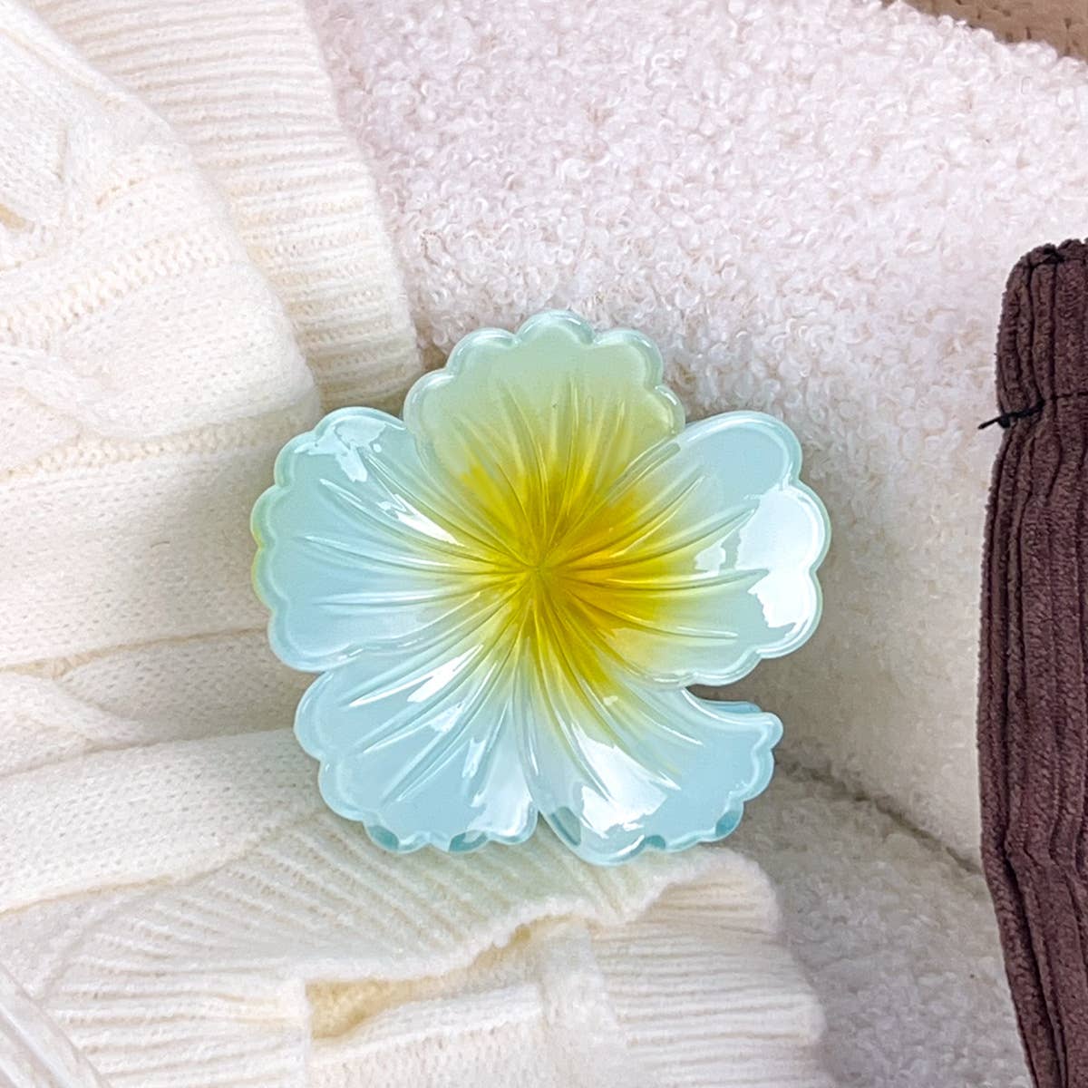 Summer wavy flower hair clip for seaside vacation