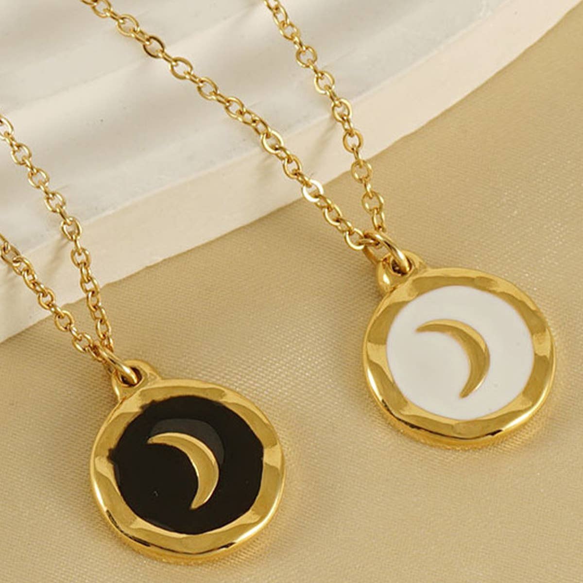 STAINLESS STEEL PLATED 18K GOLD MOON NECKLACE_CWAJE0695