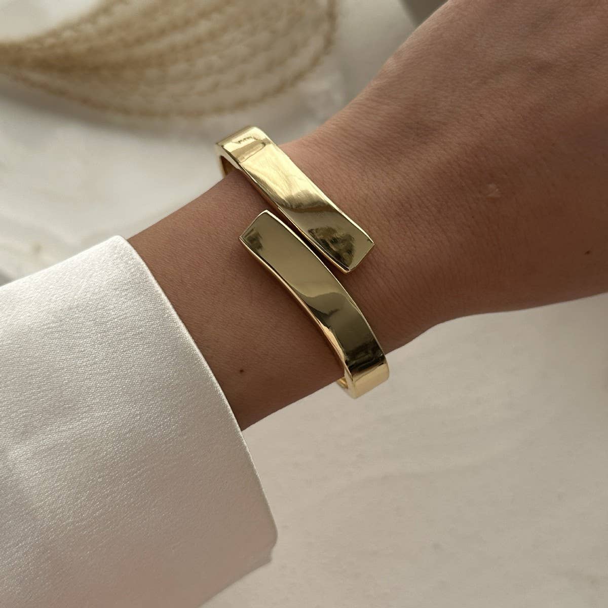 FASHIONABLE HIGH-GRADE ALLOY OPEN BRACELET