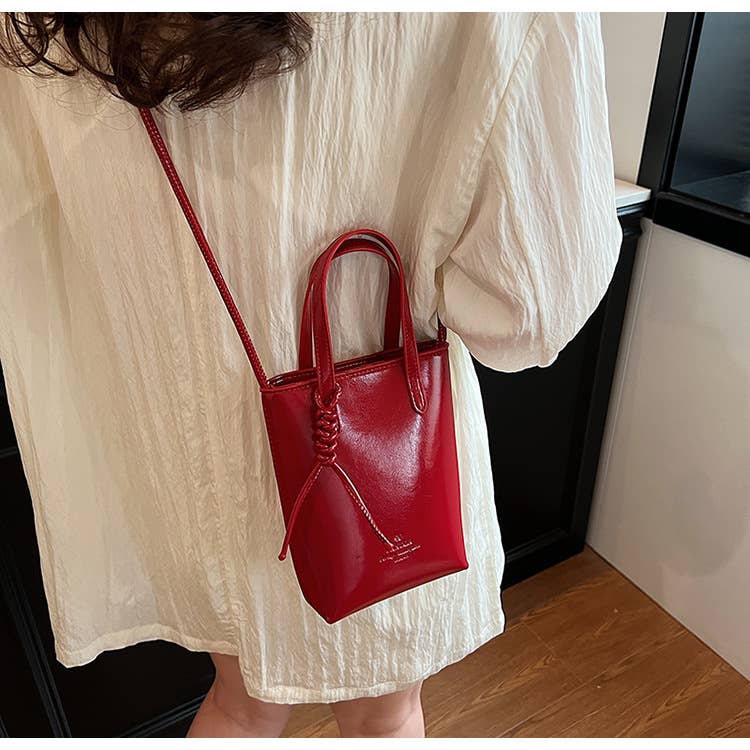 Glossy simple and niche single-shoulder bag