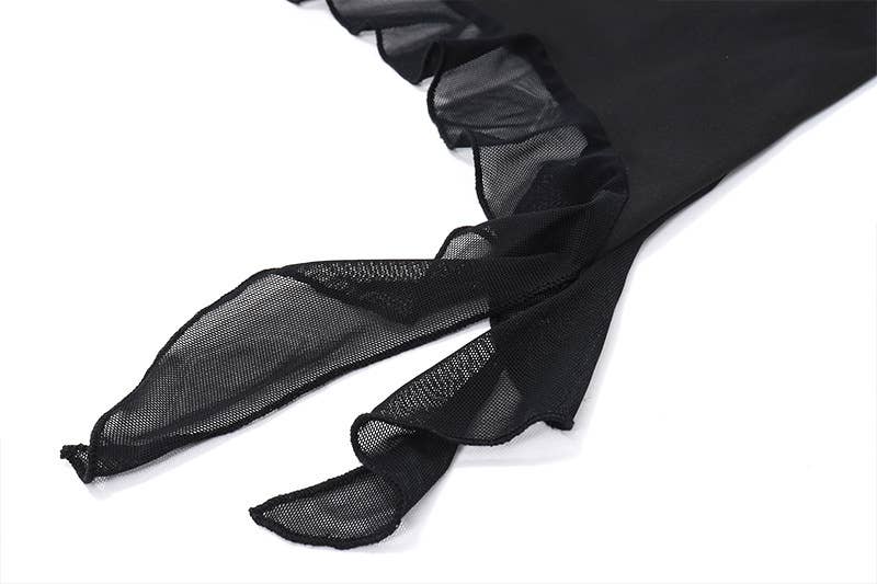 U-neck and black fungus edges Irregular vest