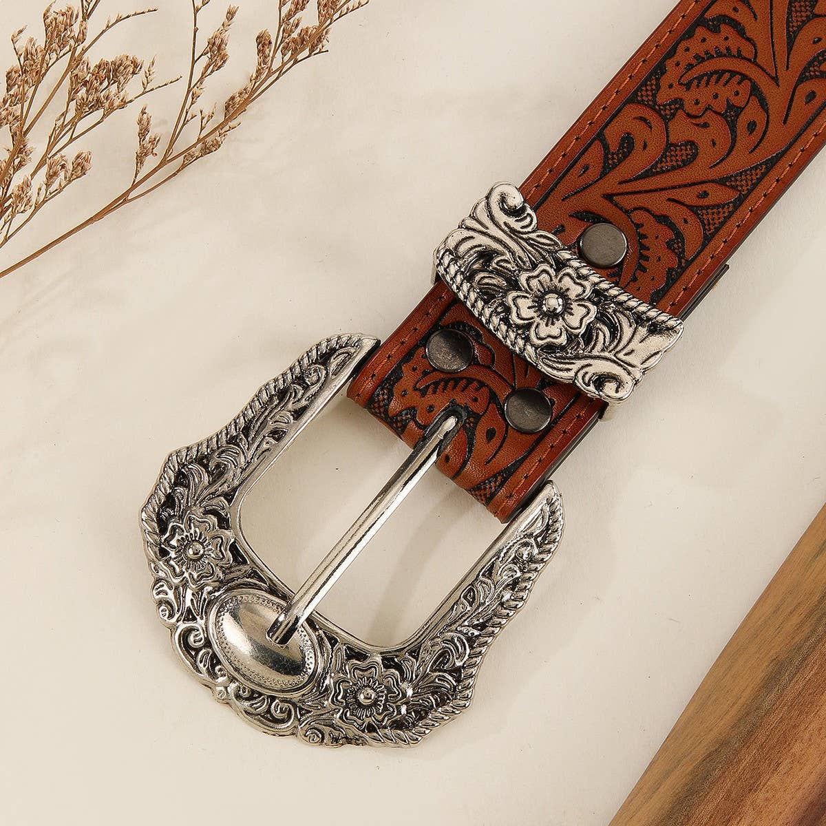 METAL VINTAGE DISTRESSED RIVET EMBOSSED BELT