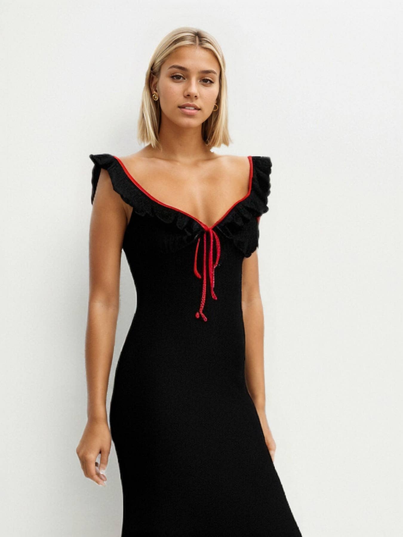 SOLID COLOR FISHTAIL SKIRT WITH RUFFLED LACE